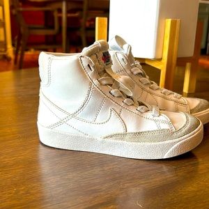 NIKE Blazer Mid '77 Kids Shoes